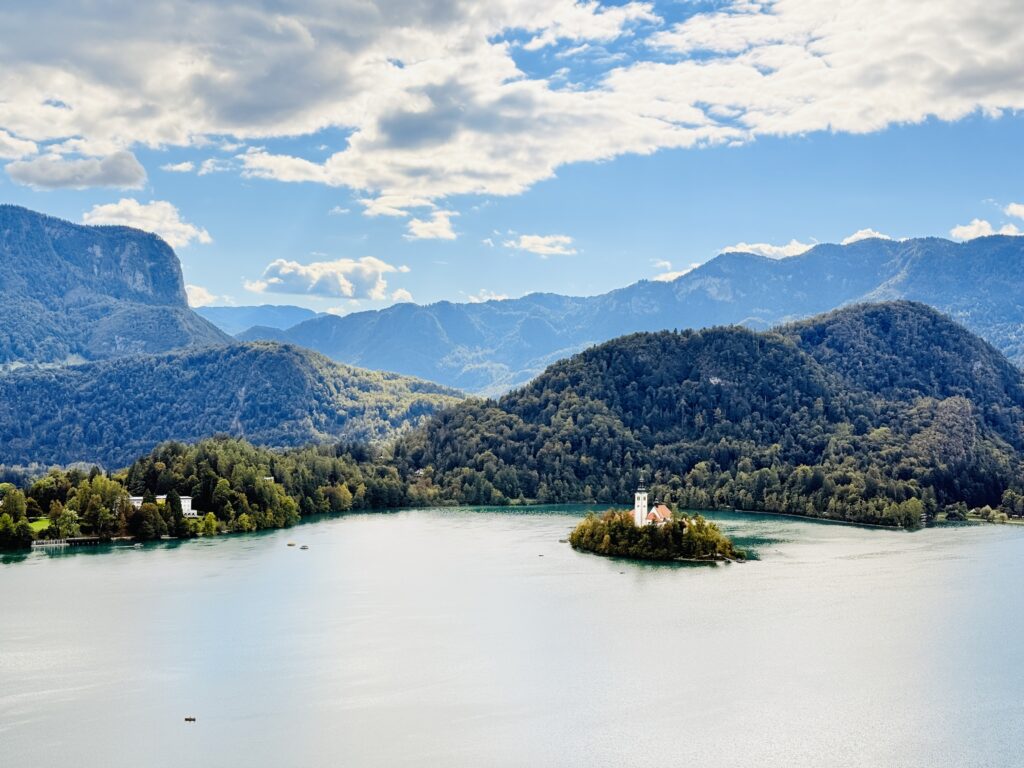 Bleder See mit Inselkirche auf geführter Motorradtour in Slowenien