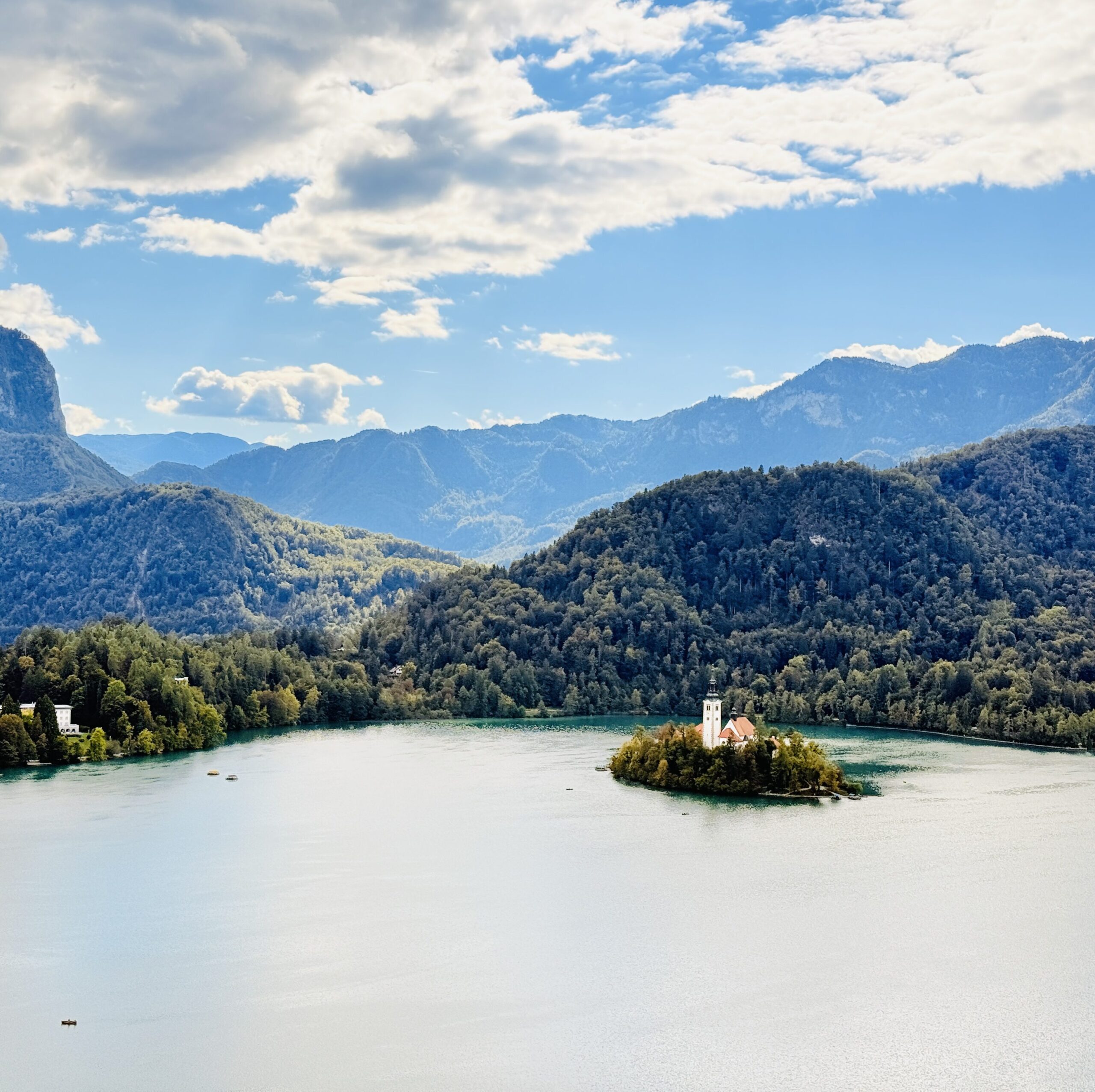Bleder See mit Inselkirche auf geführter Motorradtour in Slowenien